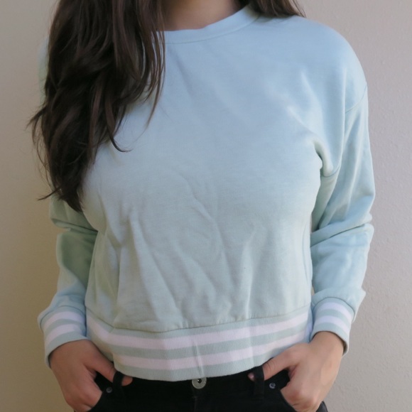 Cropped Sweatshirt - Picture 3 of 3